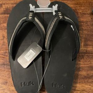Men’s Huk leather flip flops New size 12